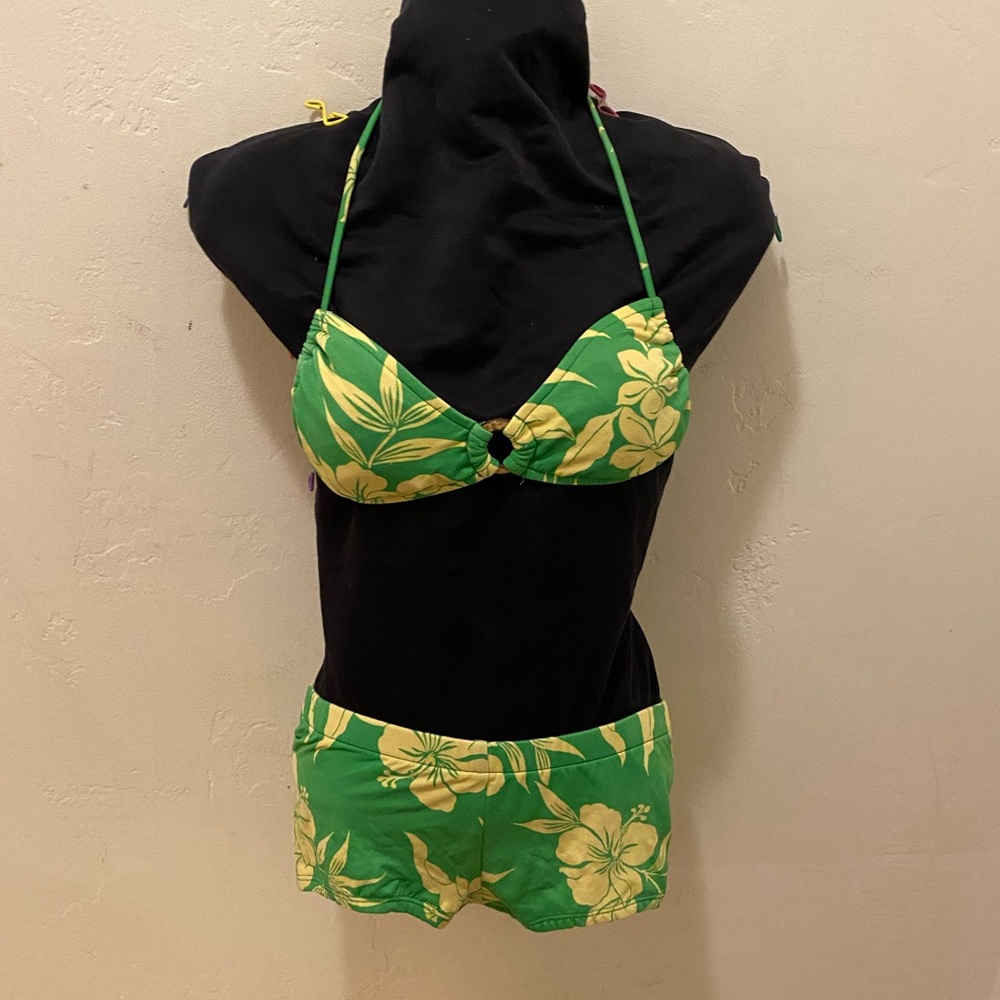 Bikini & Wrap - Picture 7 of 9